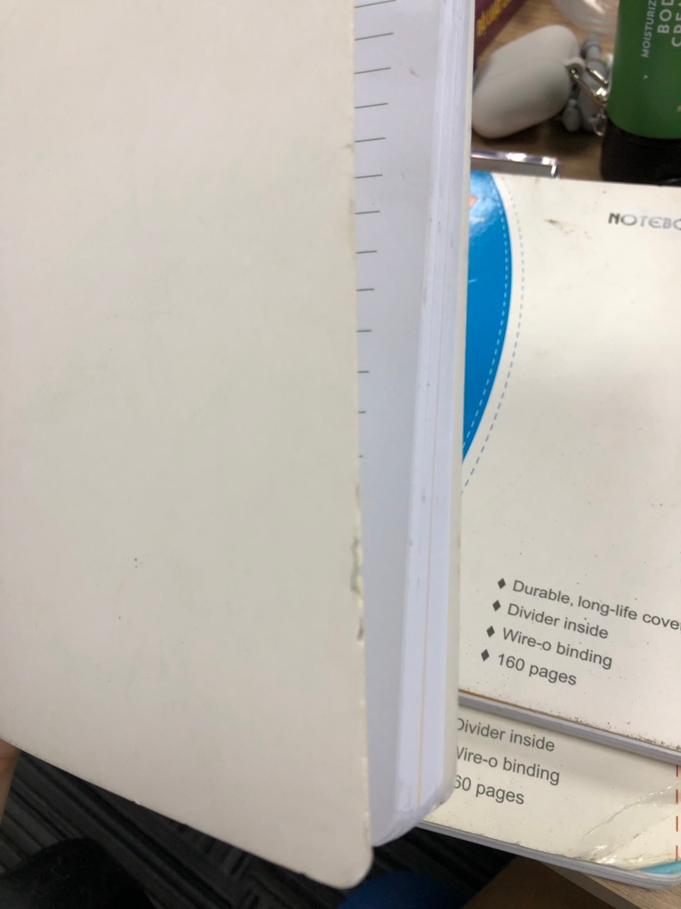 Chào Tiki. Mình đã nhận được 4 cuốn sổ trong đơn hàng đặt. Trong đó 3 quyển thì không dùng được ( sổ quăn góc, rách, dơ) Bạn có thể xem hình đính kèm. Đơn hàng này mình sẽ trả lại bên Tiki để chuyển lại cho mình sổ khác hoặc hoàn tiền giúp mình. Và mình mong là sẽ không nhận được những đơn hàng tiếp theo không được kiểm tra chất lượng trước khi giao cho khách hàng. Cảm ơn Tiki