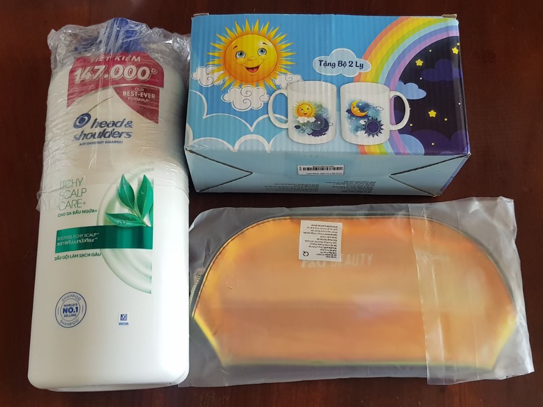 shop đóng gói cẩn thận , chai dầu gọi to đùng. Mua khuyến mãi dc giá rẻ mà còn dc tặng quà. Có điều không được vui ở khâu chờ xác nhận đơn hàng quá lâu. Nhưng vì sau khi khiếu nại shop đã giải quyết đơn hàng nhanh chóng hơn nên vẫn tặng shop 5 sao. Hy vọng lần sau mua hàng k gặp tình trạng này nữa shop nhé