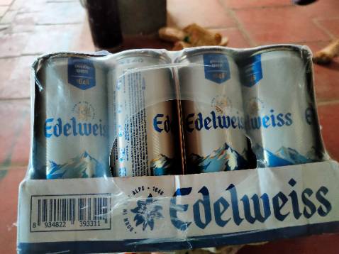 Giao hành nhanh hơn dự kiến shipper rất thân thiện. Nhưng đóng gói ẩu qua hàng dễ vỡ mà k có xốp chống sốc bị móp đáy *** mấy 6 7 *** vị bia uống khá lạ vì chưa uống bh. Uống rất êm mùi thơm uống xong có vị béo đọng lại nhưng tại chưa quen nên mùi khá lạ. Mới lại tưởng bia nhập nên mua thử hóa ra bia sx tại vn. Đánh giá 4 sao vì đóng gói ẩu bị móp méo sản phẩm rõ là có tem hàng dễ vỡ mà k bọc xốp chống sốc.