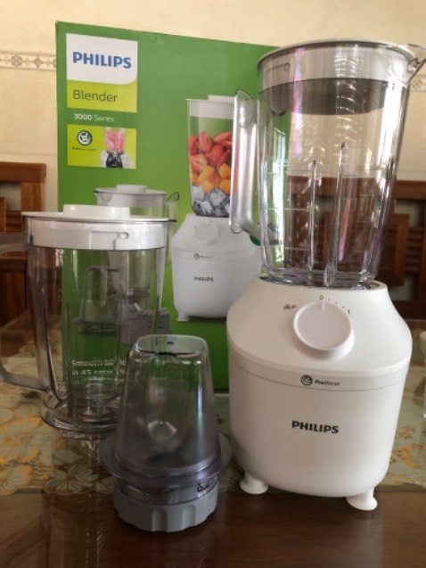 Đóng gói hàng cực kì chắc chắn, mà giao hàng cũng nhanh nữa, mình chưa dùng thử nhưng cầm máy khá chắc tay, nhựa cũng trong, nói chung là rất hài lòng