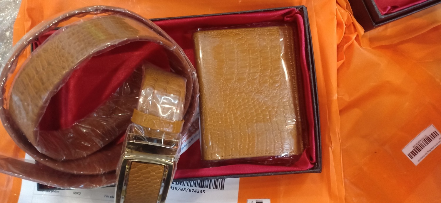 dây và bóp rất đẹp đi đôi đúng chuẩn luôn nè,  da thì rất đẹp đúng da bò nè