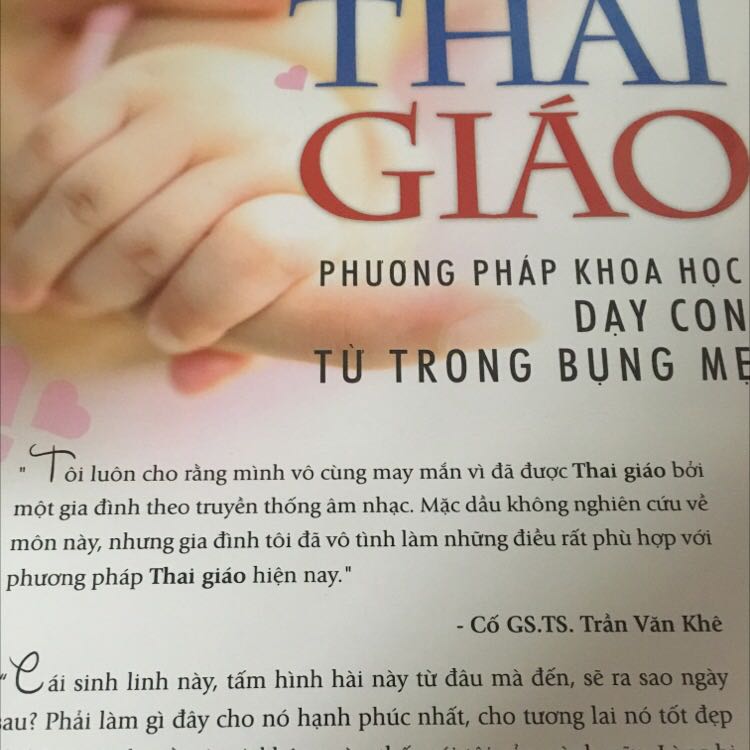 Đầu tiên là mình nhận được sách nhanh lắm, sách in giấy bóng đẹp, khổ lớn phù hợp cho phụ nữ và cả gia đình dễ dàng đọc trong thời gian mang thai baby, có hình ảnh minh hoạ và thiết kế hợp lý!