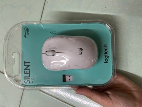 Giao hàng bao nhanh đặt khuya t7 qa sáng t2 nhận lun, mẫu mã y hình do xài chuột có tiếng qen rùi nên chuyển qa con này hơi lạ tầm tiếng sử dụng thì ok, chuột nhạy tuy nhiên phía dưới ko có đèn led cứ tưởng chuột hư có hỏi thì shop bảo loại này ko đèn.