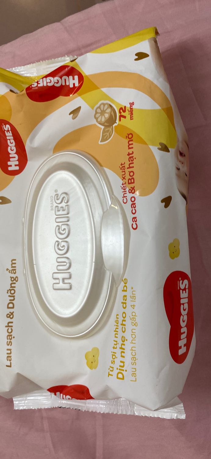 Hương thơm dịu nhẹ, độ ẩm của khăn vừa phải, khăn giấy ướt của Huggies nhà mình chỉ dùng duy nhất loại này.