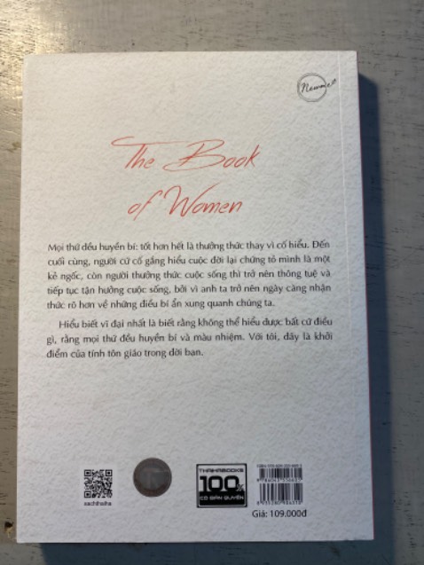 Sách còn mới nguyên ko có dấu hiệu rách nát hay sai chính tả mấy 
Tiki giao hàng nhanh và gói hàng cẩn thận 
Sách sale 50% nhưng tiki giao hàng như đối với giá gốc 
Không hề có tình trạng mua sách sale là sách cũ rách nát hỏng thiếu trang 
Nên mua nha mọi người 
Vấn đề mà mn thắc mắc về phụ nữ sẽ được cuốn sách giải đáp chi tiết 
❤️ Tiki