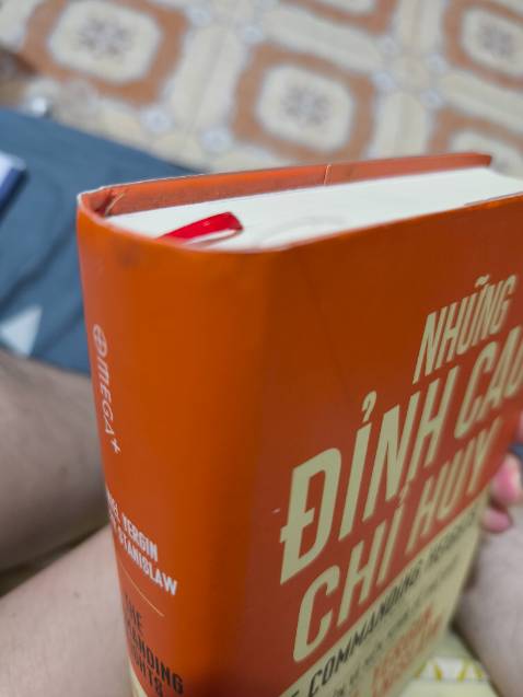 Sách cũ và khá bụi, túi bọc ngoài bụi bẩn quá trời, thôi thì đọc nội dung vậy