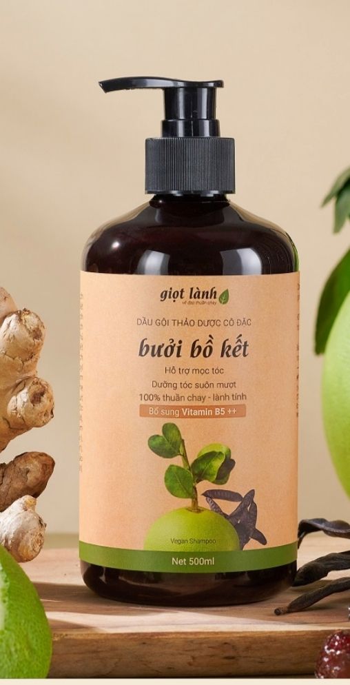Sp xài thơm mùi bồ kết và bưởi. Mượt tóc mà không cần dầu xả. Không gây bết và rít.
