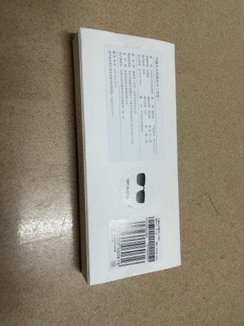 thiết kế đẹp, gọng khá chắc chắn, túi đựng nhỏ cứng