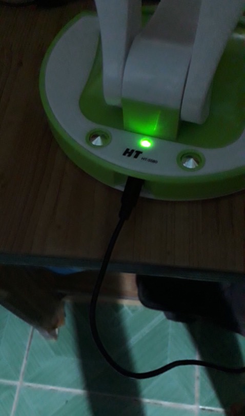 Sản phẩm không giống như hình, không có lổ sạc cổng 220V, quá tệ