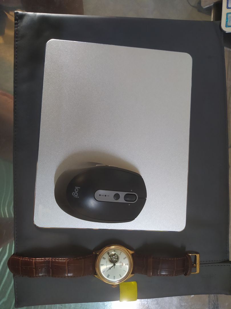 Miếng lót chuột rất chắc chắn,gia công rất đẹp,độ hoàn thiện cao,được tặng kèm các miếng nhựa dán chống trượt.Tiki giao hàng rất nhanh.Rất hài lòng!