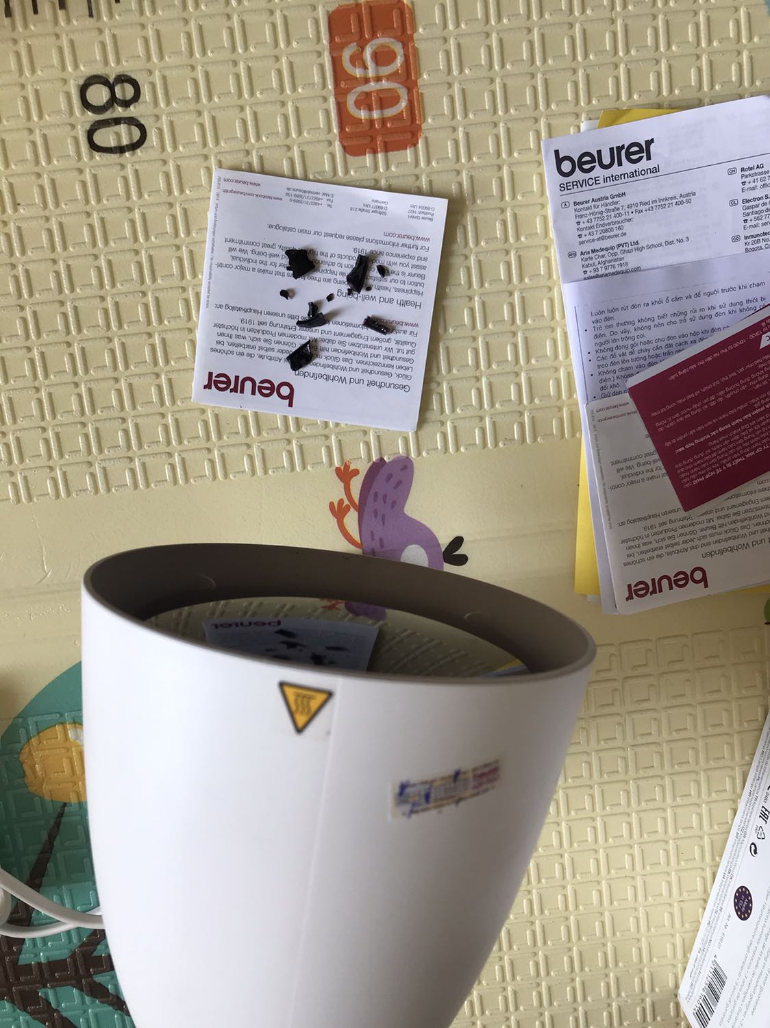 Thật tiếc vì sau 7 năm dùng Tiki lại phải đánh giá 1 sản phẩm 1 sao.

Hàng nhận bị vỡ vụn bên trong. Do mua tặng người nhà nên không mở ra kiểm tra ngay. Nhận hàng tối thứ 5, sáng Chủ nhật *** trả hàng thì bị từ chối.