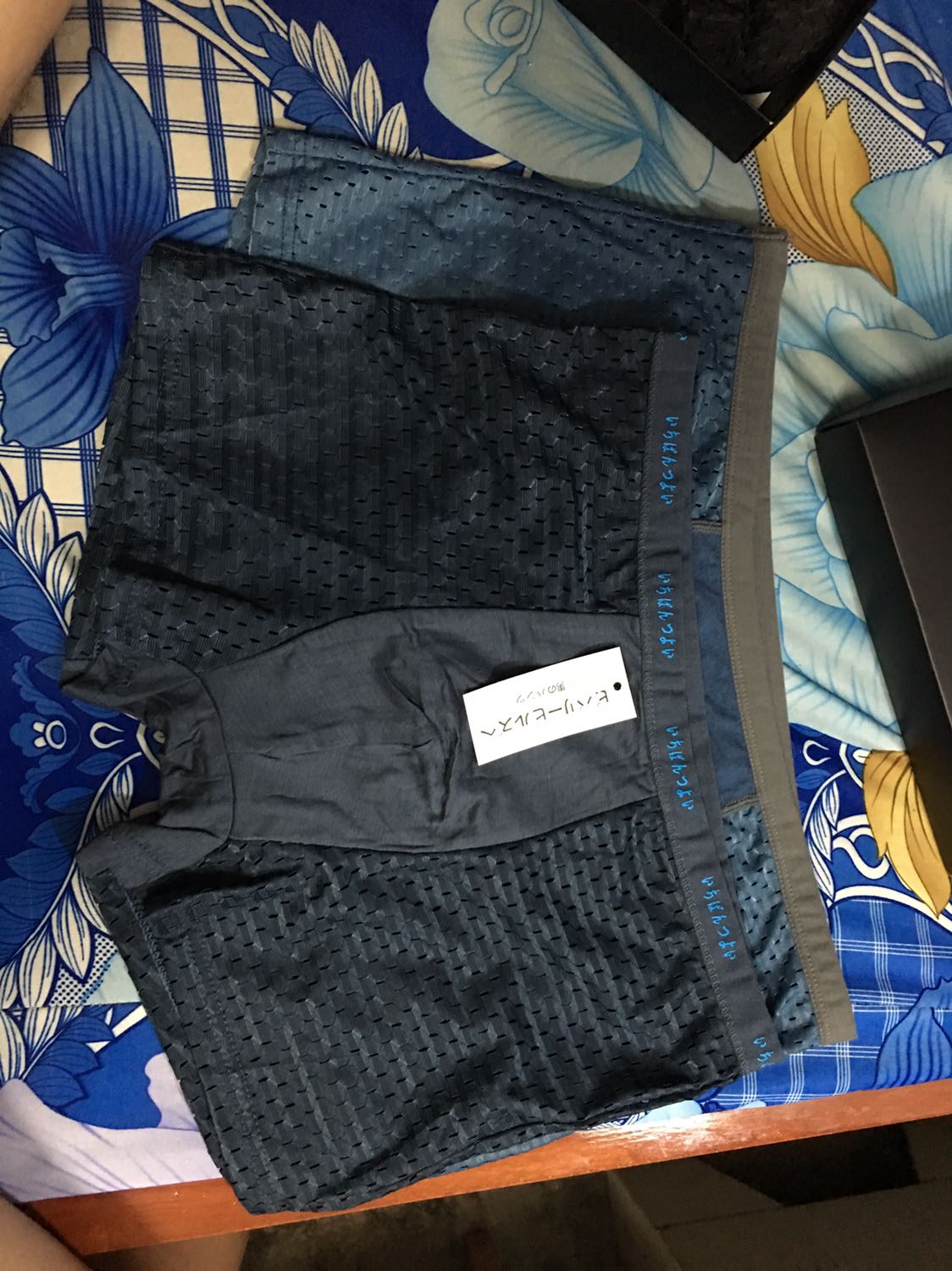 mình mua đơn ngày 20/8 thấy ok , đặt thêm đơn ngày 29/9 thì nhận được hàng chất lượng có vẻ tôt hơn, nhưng cái chính là mặc không vừa , và không đúng mẫu hình