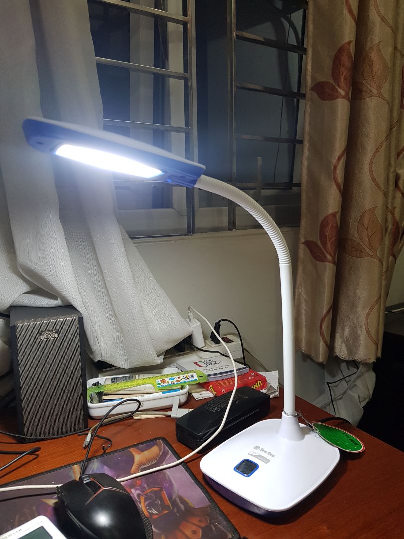 Ánh sáng tản đều, không đau mỏi mắt, không phát ra tiếng. Nói chung là ngon trong tầm giá.