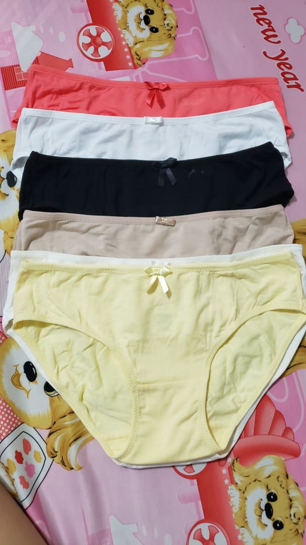 tiki bây giờ làm việc chuyên nghiệp hơn trước. giờ tiki đã để số đt của khách ko đầy đủ như trc để lỡ khách có quăng vỏ hộp sản phẩm thì ko bị lộ số dt.Thanks tiki. quần của milye thì đẹp co giãn tốt. trc mình có mua 10 quần theo đúng size shop để là size L thì mình mặc cảm giác hơi rộng nên lần này mình đã chọn size M mặc cho vừa ôm đẹp. mông minh 95. Bạn nào thích thoải mái thì chọn theo size shop để còn ko thì chọn nhỏ 1 size sẻ ôm đẹp. cái trắng nằm dưới cái vàng là L còn cái vàng là M.