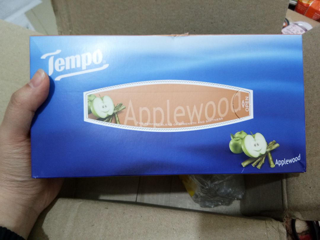 Mặc dù sản phẩm chỉ là giấy nhưng shop vẫn gói chống sốc cẩn thẩn luôn ạ! Mùi thơm lắm . Trước xin bạn được vài tờ, dùng thấy thơm nên về mua :v Dùng chỉ vì nó thơm thôi ý ( Mình mua về đề kẹp sách cho thơm :v) Chưa mở hộp đã thấy thơm r :v