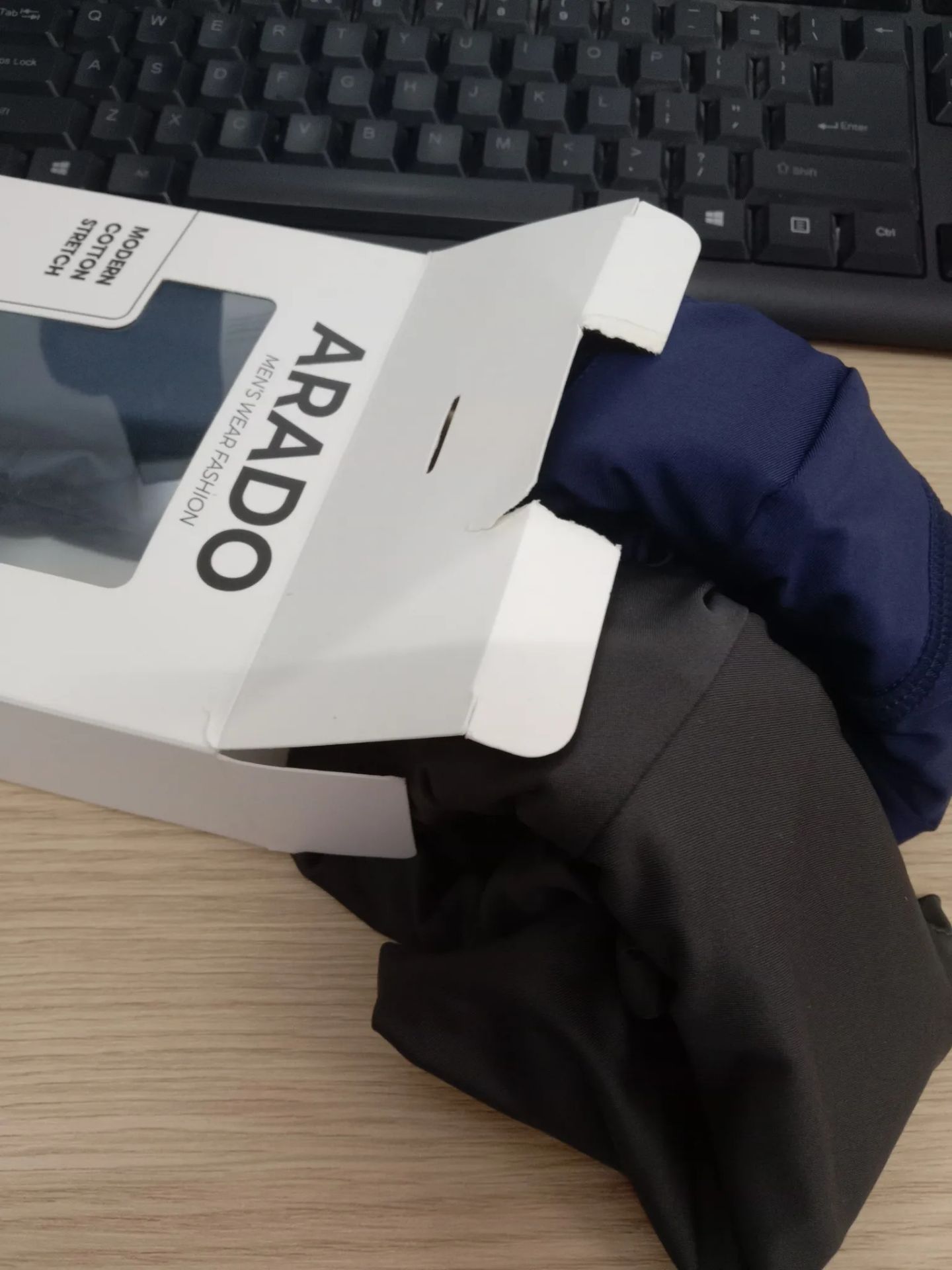 quần thoáng mát mặc không bí mua còn co cả hộp nhìn sang chảnh lắm ạ 😅 giá rẻ mà chủ shop còn dễ thương nên mua ạ