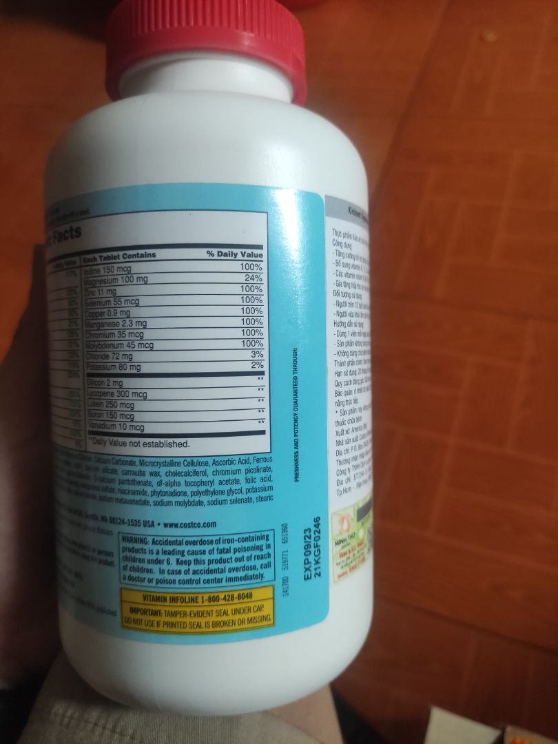 Sản phẩm khá đủ dinh đưỡng hàng ngày, hộp bị trầy, nắp còn seal