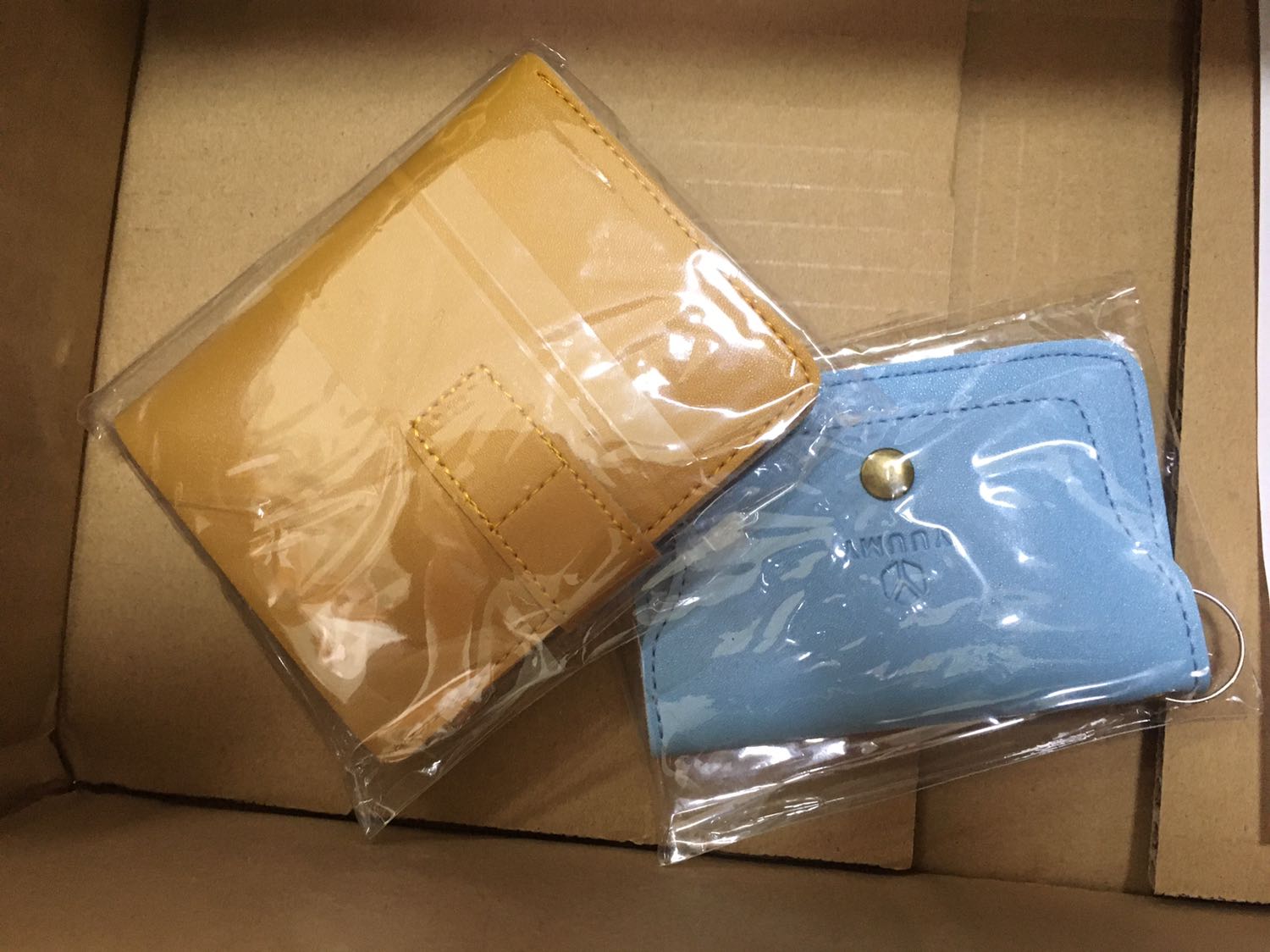 Hàng chất lượng, có điều đặt màu cam mà giao màu đen