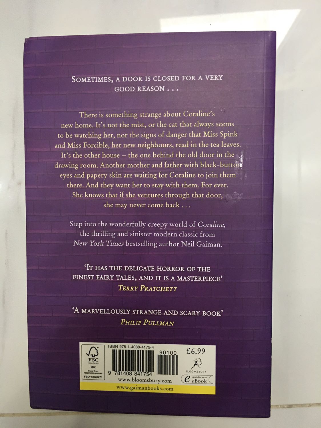 Tiki giao nhanh, sách có bị ố vàng vài chỗ một chút. Chưa đọc nên mình sẽ không bàn về nội dung nha