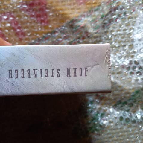 Sách bị bẩn rách, góc sách  còn bị nát còn không có seal bọc sách  bẩn school bẩn sách nhiều