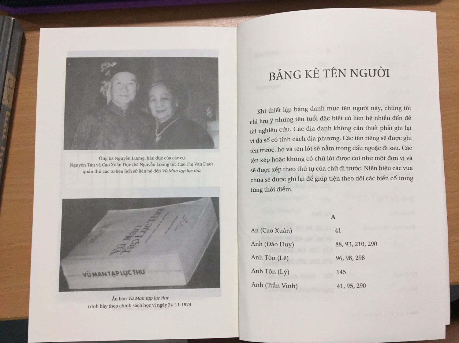 Đây là một cuốn sách cực kỳ hiếm nói về người Thượng ở vùng thượng du từ Quảng  Nam đến Phú Yên, duễn tả chi tiết về ngôn ngữ, phong tục tập quán. Đặc biệt nói về các vị Tướng có công bình định vùng cao xứ Quảng. Sách của tác giả ÔN KHÊ NGUYỄN TẤN, được NGUYỄN ĐỨC CUNG khảo cứu, phiên âm và chú giải chi tiết dể hiểu.
Sách dày 527 trang chia thành 2 phần
1. Chữ Quốc ngữ
2. Nguyên văn chữ Hán
Đây là cuốn sách hiếm hoi viết chi tiết về Tây Nguyên ngày nay, nếu bạn đam mê văn hoá Tây Nguyên thì đừng bỏ qua. 
Trân trọng
Phương la sơn