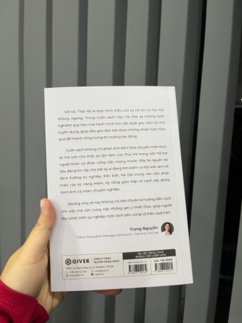 Sách rất hay và hữu ích cho những người mới ra trường như mình. Tác giả chia sẻ kinh nghiệm thực tiễn và áp dụng được ngay