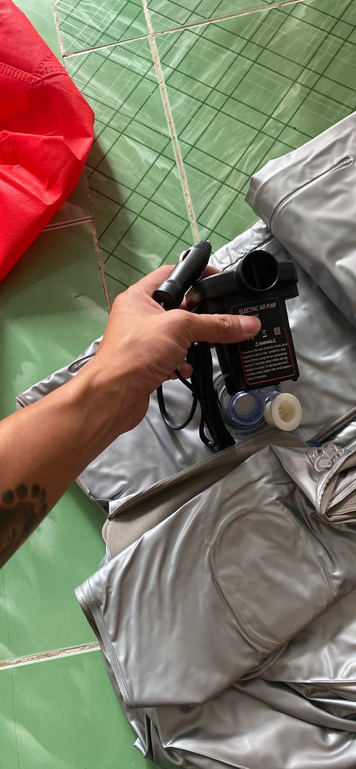 Sản phẩm gửi không đúng mô tả,không có đầu vòi bơm,chỉ có miếng đệm và máy bơm,1 miếng keo vá nệm.đề nghị shop gửi đầu vòi bơm cho tôi,nếu không có vòi thì sao bơm được