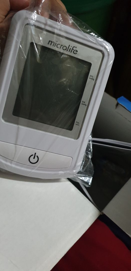 Mình vừa mua máy và dùng thử cho cả gia đình được 4 ngày. Cảm nhận là mức đo chuẩn của máy trên điểm trung bình là 7/10. Hơi lệch một chút khi đo đi đo lại 2,3 lần. Tuy nhiên với tầm giá như vậy cũng khá ổn và Tiki đóng hàng rất kĩ càng, đẹp xinh như mọi khi. Máy được đóng hộp và có đầy đủ giấy tờ hướng dẫn, bảo hành. Khá ưng ý ❤?