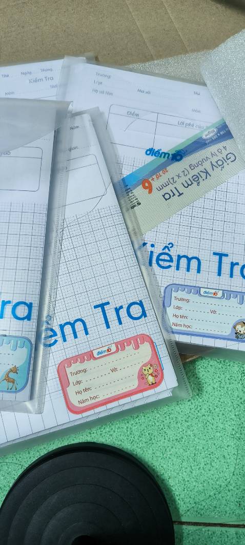 Giao hàng nhanh. Lúc mở ra hơi bất ngờ vì là giấy chiếc. Sao trong thông tin sản phẩm không nhắc tới nhỉ?