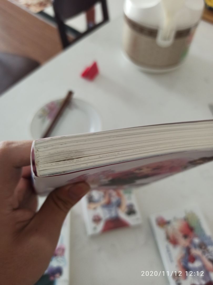 sách hơi bẩn 1 chút xíu 
bản của mình bị loot mất bookmark r 11k là khá lời