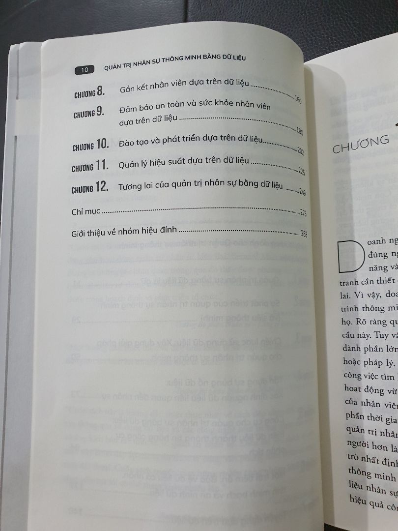 Sách có vẻ phù hợp hơn cho người làm nhân sự, thay vì cho người muốn tìm phương án lập số liệu để đánh giá nhân sự vì thấy hơi ít số liệu