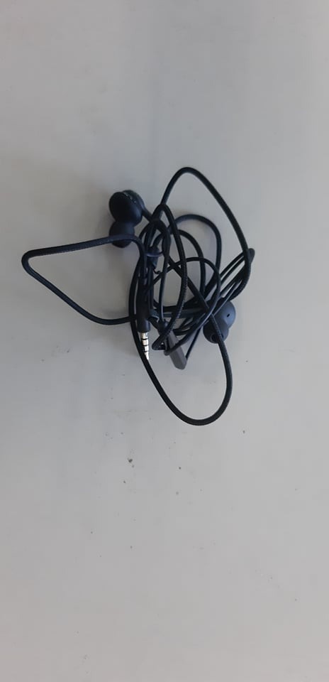 Mình mua tai nghe Ibesky dành cho Samsung Galaxy S6/S7/note 5 (Trắng) mà khi nhận được là tai nghe màu đen này. Đề nghị TiKi xem xét lại shop bán hàng.