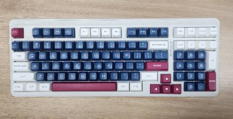 Keycap chính hãng của FL Esports. Nguyên hộp nguyên seal. Đầy đủ phím cho tất cả layout.
Lắp lên bàn phím Dareu Ek98 proto rất hợp, gõ sướng hơn keycap cherry kèm theo.