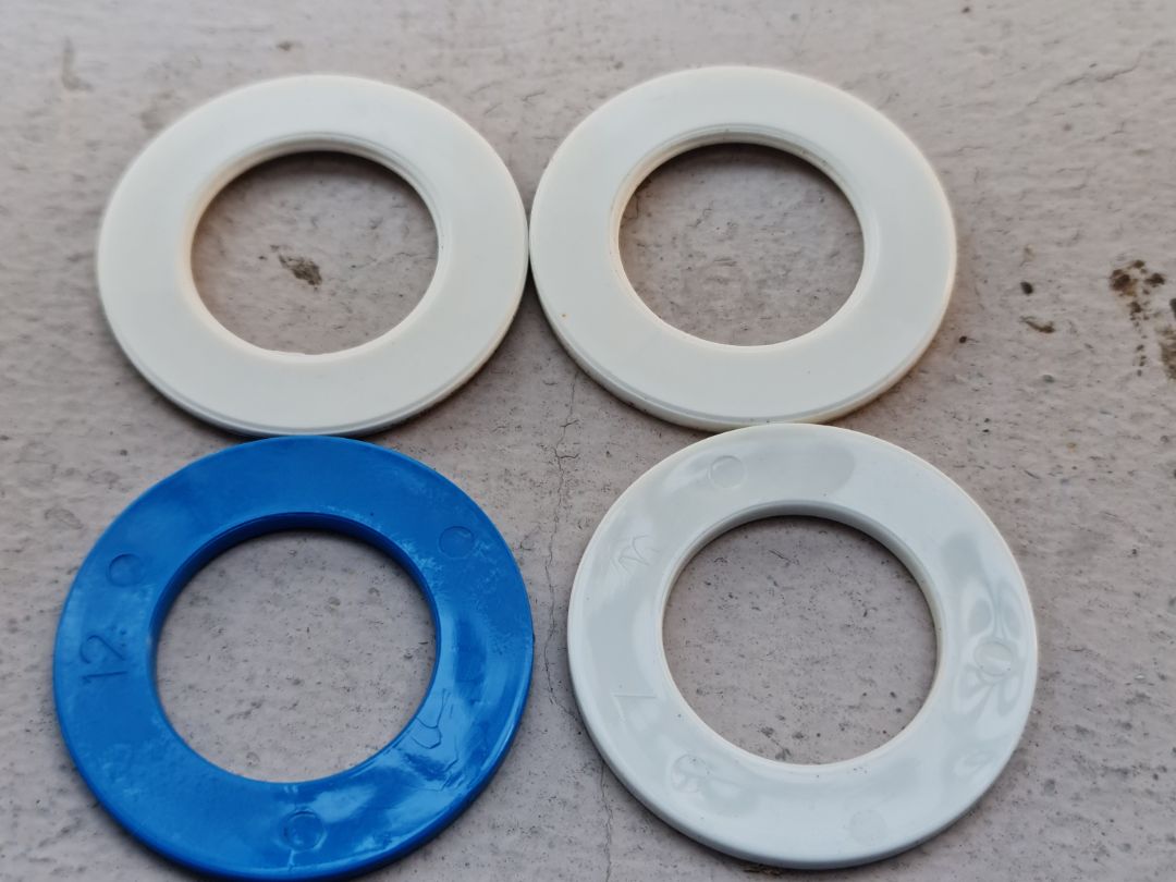 Mìn ko  đánh giá cao về chất lượng, so với hàng mua trực tiếp tại *** thì hàng mua đmx vẫn thấy sắc sảo hơn nên chắc sẽ ko mua lại. Ai chưa mua thì có thể mua rồi thử so sánh. Nó ko chênh nhiều tiền lắm để đánh đổi sự ko yên tâm thì có lẽ ko nên mua