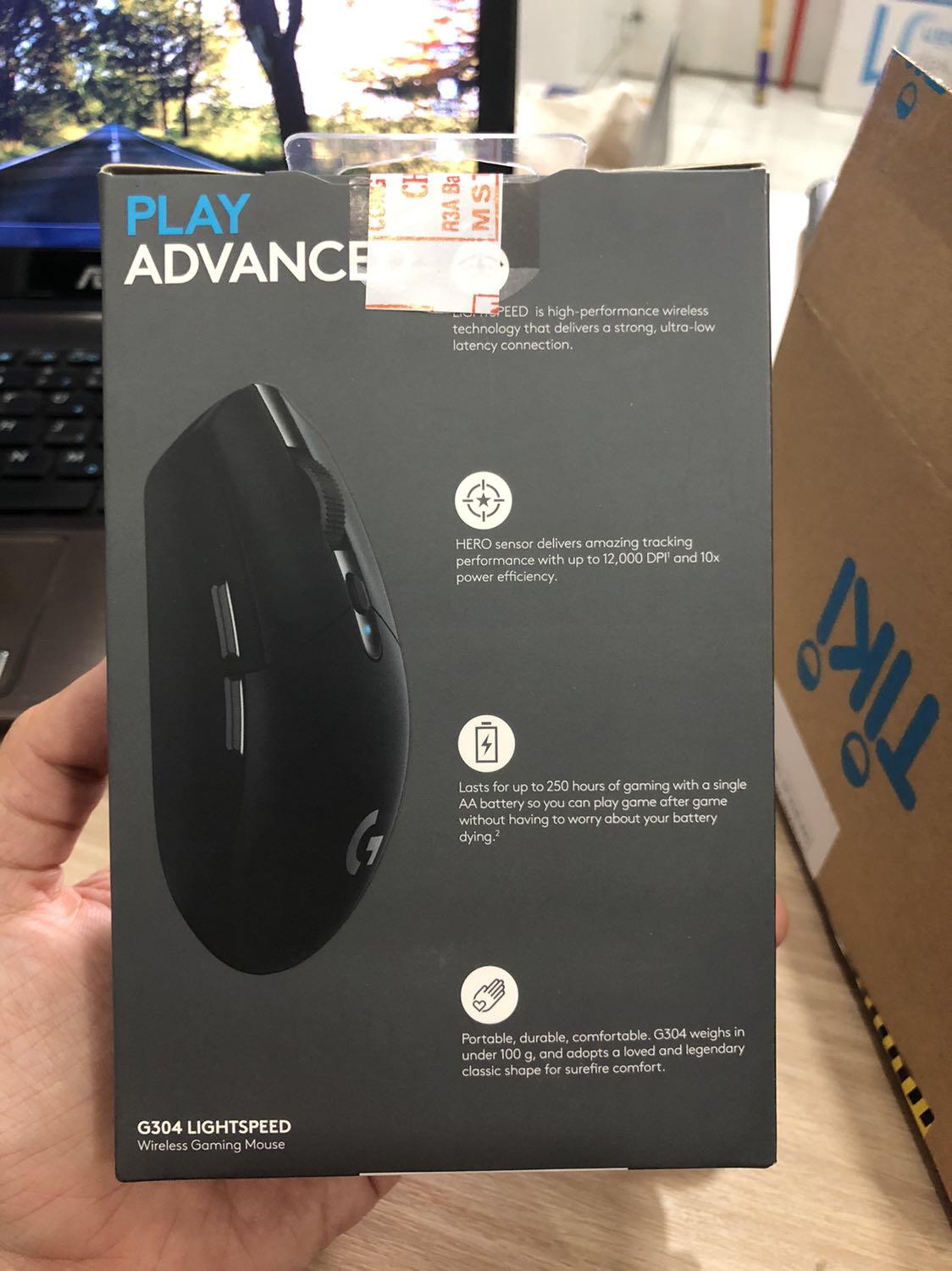 Hàng giao nhanh cực.
Đóng gói chắc chắn.
Hộp sản phẩm ko móp méo.
Chuột mới tinh tươm và rất đẹp. Các nút bấm rõ ràng, chắc chắn.
* Nhưng sao mình ko thấy tem Bảo Hành sản phẩm; mà chỉ thấy tem của nhà cung cấp thôi vậy.