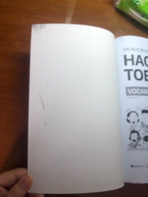 Chất lượng giấy tốt nhưng trang bìa bị dơ, đóng gói cẩn thận, nội dung sách trình bày rõ ràng, chia theo lĩnh vực và kế hoạch học hợp lý