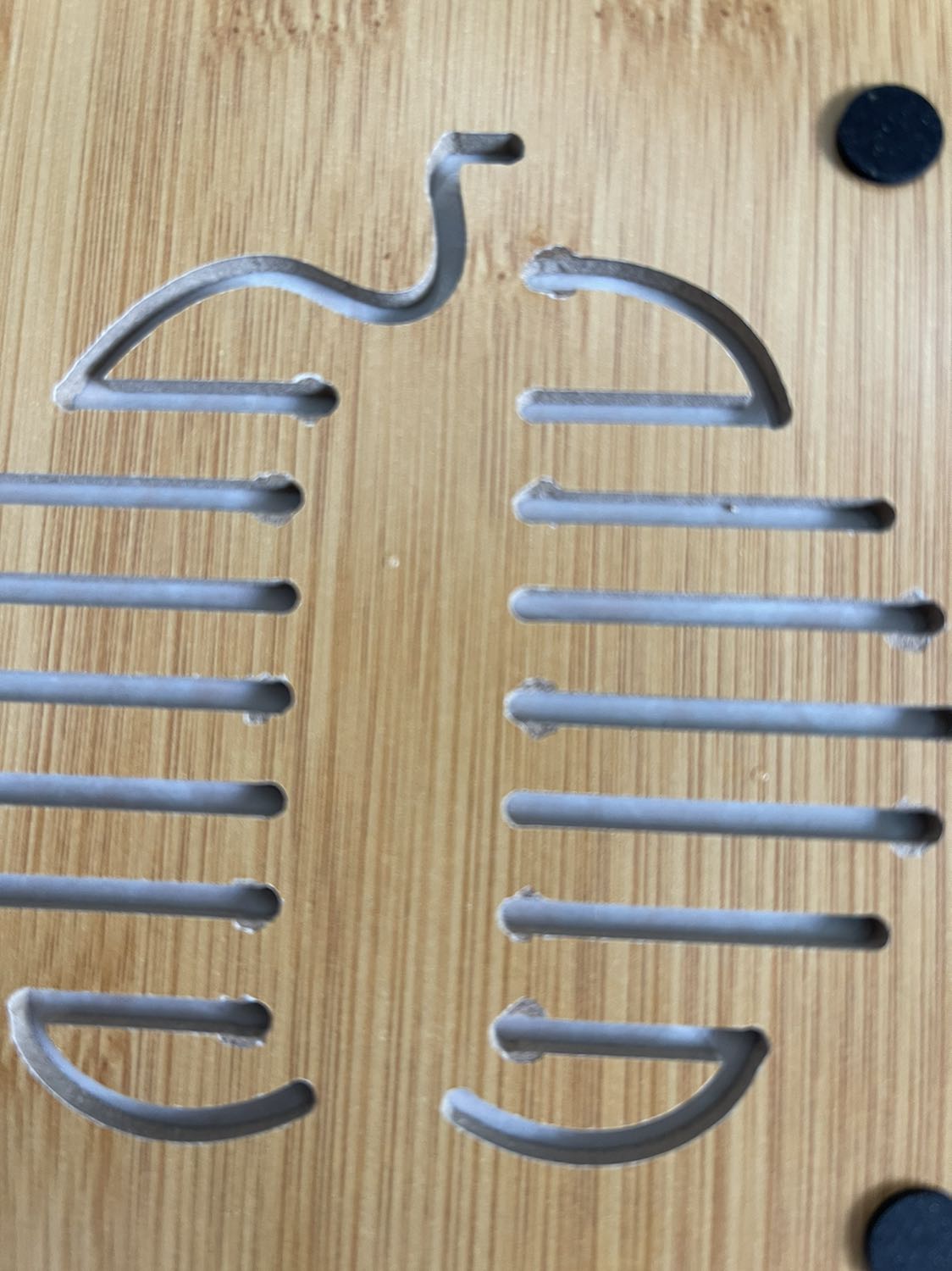 Hàng tương đối. Mua 5 cái nhưng shop giao có 3 mẫu. Mẫu mèo mình thích không có. Có cái bị tróc lớp gỗ.