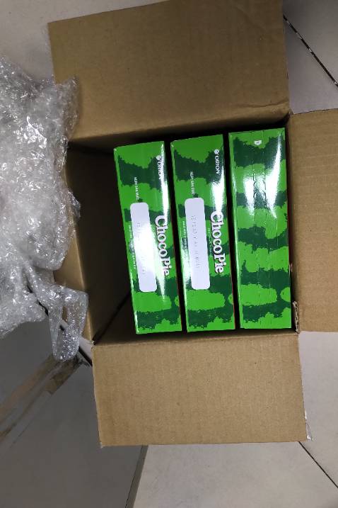 Hộp bánh đẹp, màu sắc tươi sáng hợp tặng Tết