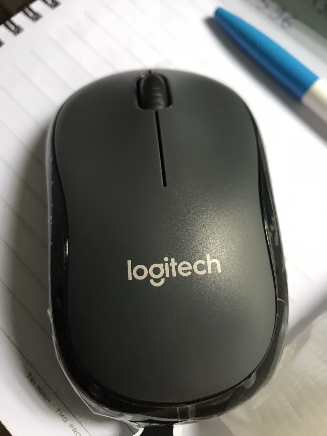 Tiki đóng gói cẩn thận, tuy nhiên khi nhận sản phẩm số S/N trên hộp và sản phẩm lại khác nhau? Thế là thế nào? Yêu cầu Tiki giải thích, thu hồi và giao lại đúng sản phẩm chứ 2 thông tin S/N không trùng khớp thì khách hàng sao dám tin tưởng nguồn gốc cũng như chất lượng sản phẩm?