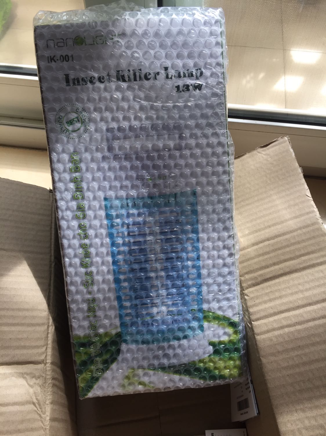 Tôi đã dùng loại này 5 năm và đây là cái thứ 3. Tôi hài lòng với chất lượng và hiệu quả bắt côn trùng