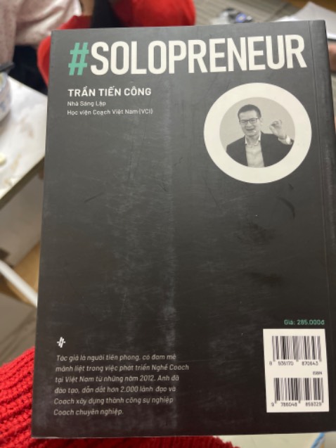 Bìa sách xây xước 2 mặt :(