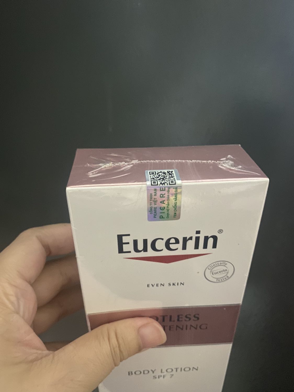 Sản phẩm đóng gói, niêm phong cẩn thận
Hàng date mới, chuẩn hãng