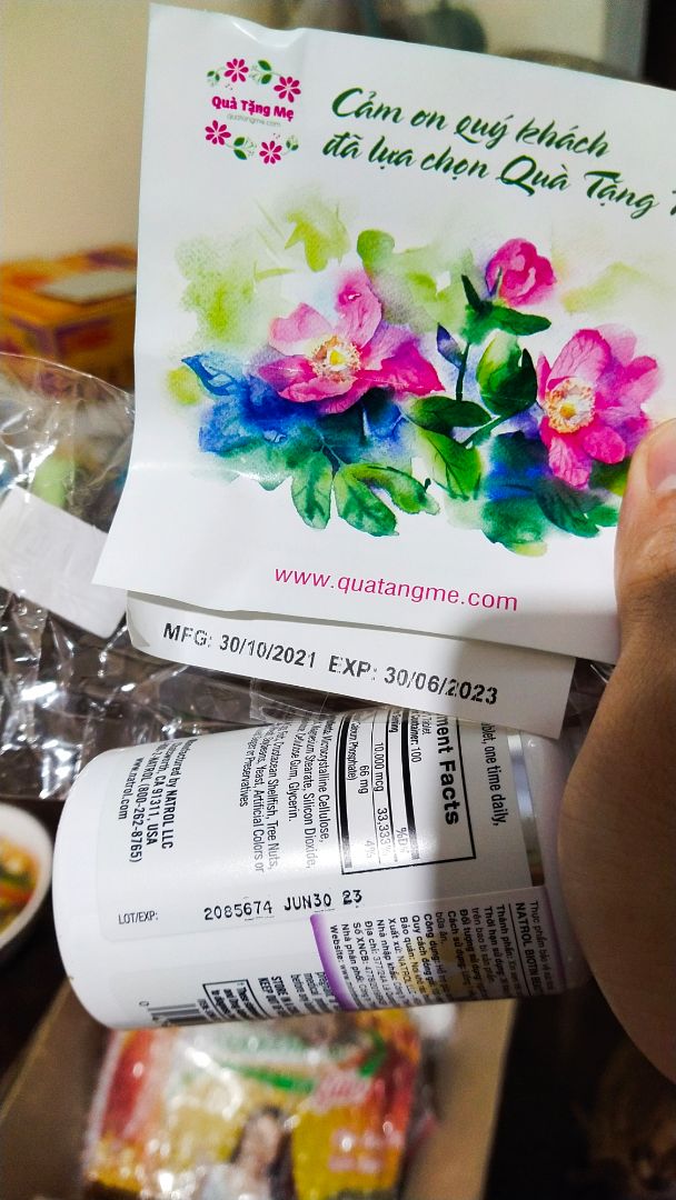 Sản phẩm nhìn bên ngoài khá ổn, Shop đóng gói cẩn thận. Có kèm card cảm ơn... Nhìn chung sp còn mới, tem nhãn đầy đủ. hạn 7/2023. Hi vọng chất lượng và chính hãng.