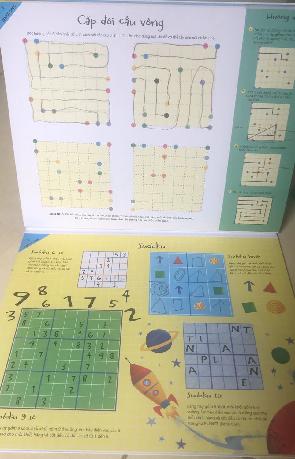 Sách hay, bố mẹ cùng chơi với con rất tuyệt. Có thể dựa vào các trò chơi trong sách và tạo ra thêm các kiểu tương tự, một dạng boardgame thú vị