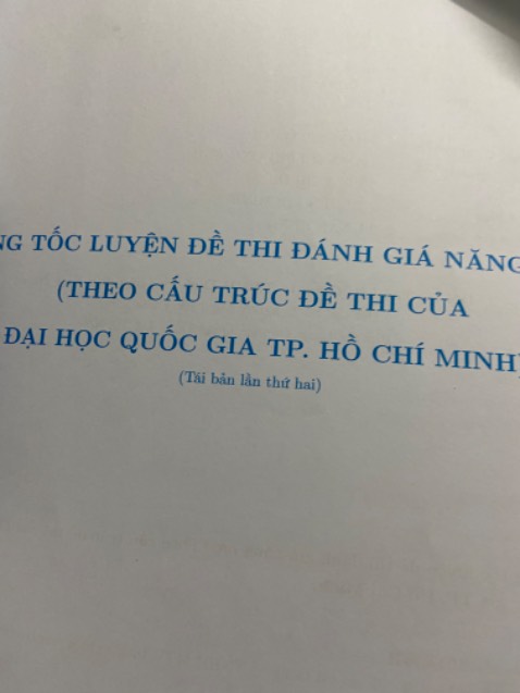 BÁN SÁCH KO UY TÍN???? Trong khi sách này đã tái bản lần thứ 4 mà shop giao cho mình bản lần thứ 2???? Mình lm đề của cuốn tái bản lần t2 rồi mới lên đây mua thêm bản mới để làm mà giao bản cũ, hỏng lẽ mình lm đề này 2 lần hay gì ạ???? Mik yêu cầu bồi thường thích đáng ạ