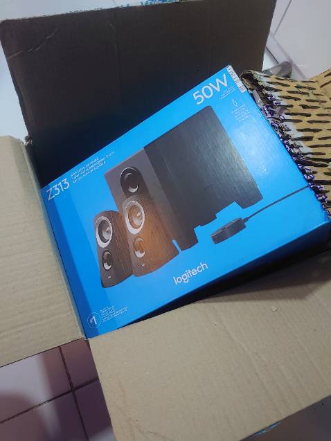 Sản phẩm mang đến trải nghiệm giải trí tuyệt vời trong tầm giá, nghe lớn bass ấm, điểm trừ là k thể tùy chỉnh đc bass, nhưng mặc định vẫn nghe ok. Tiki giao hàng nhanh nhận luôn trong ngày, đóng gói kĩ.