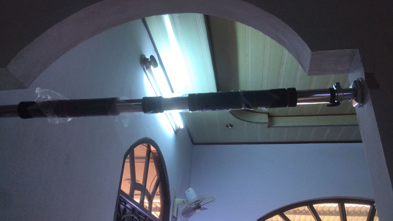 Cứng cáp ổn áp khoá hơi khó xài chủ biết quay đúng chiều là hầu như không sợ rớt được Cứng cáp ổn áp khoá hơi khó xài chủ biết quay đúng chiều là hầu như không sợ rớt được