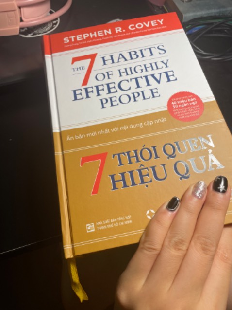 Cuốn sách này thật sự rất hay! Thật may mắn khi tôi biết đến và đọc cuốn sách 7 Habits . ❤️
Sau khi đọc xong tôi đã thay đổi rất nhiều từ lối sống của mình và có tư duy tích cực hơn.