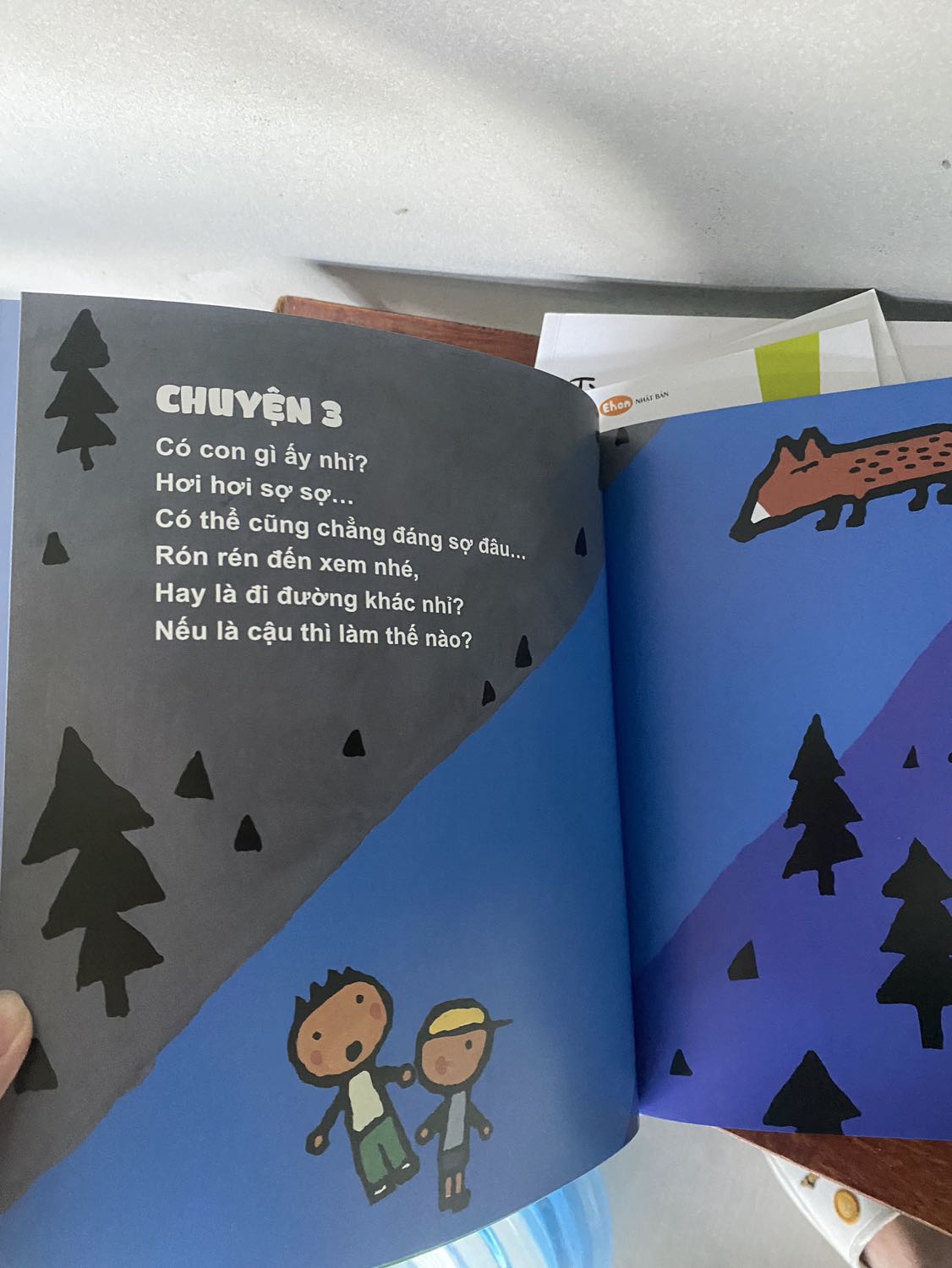 bố mẹ cùng con ngồi nghĩ và trả lời câu hỏi trong sách, thấy rằng sách này chưa được nhiều gia đình biết tới thì hơi phí