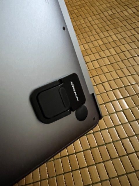 Không hài lòng. Chọn Plus nhưng giao loại thường. Mọi người tránh xa ra nhé.